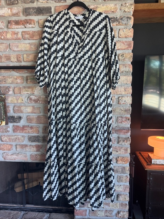 Compania Fantastica Dresses & Skirts - Black & Cream Tiered Flowy Maxi Dress